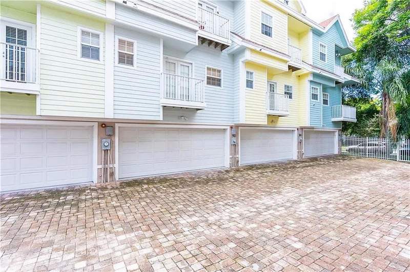 3 bedroom Townhouse at 827 Grove Street, Round Lake Chalet, St Petersburg — photo 2