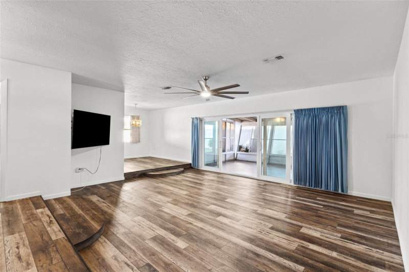 2 bedroom Single Family Residence at 3921 Pin Oaks Street, Glen Oaks Country Club Estates, Sarasota — photo 3