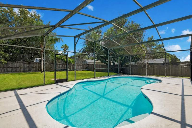 4 bedroom Single Family Residence at 10652 Crescendo Loop, Lake Crescent Pines East Sub, Clermont — photo 2