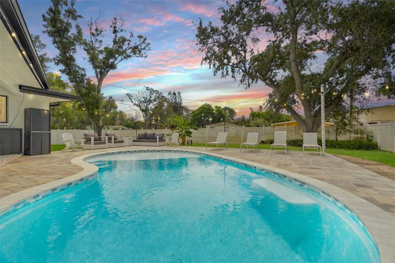 3 bedroom Single Family Residence at 330 Patica Rd NE, Rio Vista, St Petersburg — photo 2