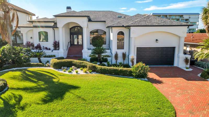 112 LEEWARD ISLAND home for sale in Island Estates Of Clearwater