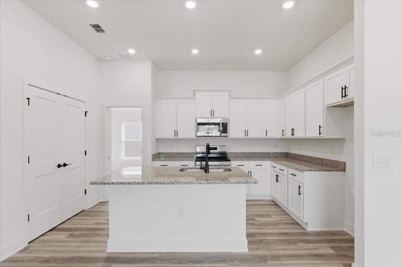 4 bedroom Single Family Residence at 13658 NW 150th Circle, Kirkland Farms Ph 1 Pb 39 Pg 65, Alachua — photo 2