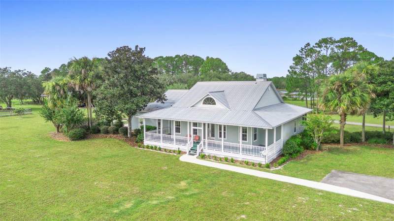 6 bedroom Farm at 42554 Maggie Jones Road, Paisley, Paisley — photo 2