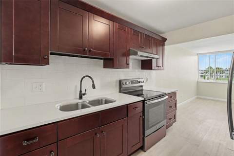 4720 Locust Street #206, St Petersburg FL - photo 8 of 34
