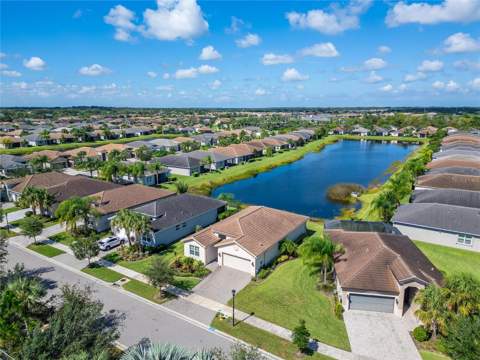 15412 Santa Pola Drive, Wimauma FL - photo 8 of 65
