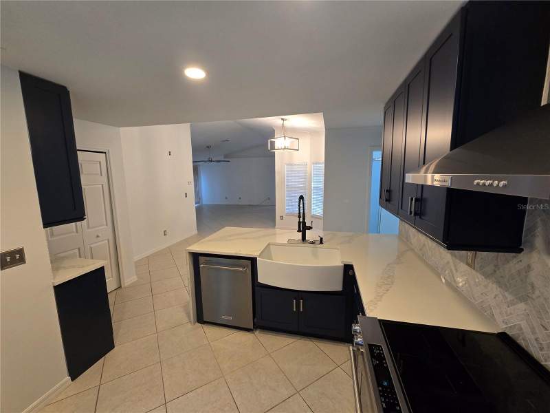 3 bedroom Single Family Residence at 219 NW 25th Place, Cape Coral, Cape Coral — photo 4