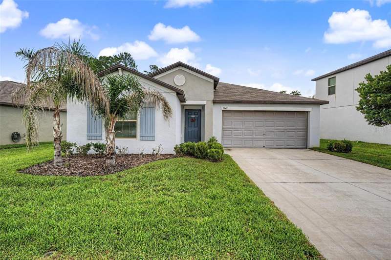 4 bedroom Single Family Residence at 13411 Willow Bluestar Loop, South Fork Sunstone Ridge, Riverview — photo 2