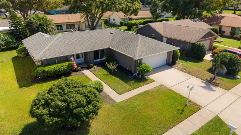 2 bedroom Single Family Residence at 1743 Macdonnell Drive, Highland Lakes, Palm Harbor — photo 2