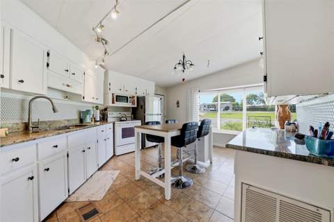 15994 Brookridge Boulevard, Brooksville FL - photo 10 of 55