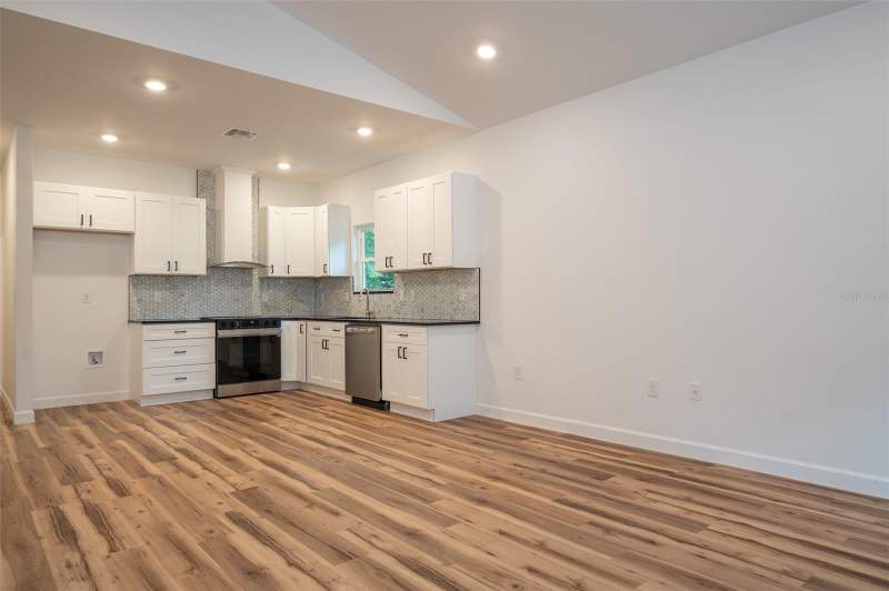 3 bedroom Single Family Residence at 2402 NE 70th Street, Gainesville, Gainesville — photo 4
