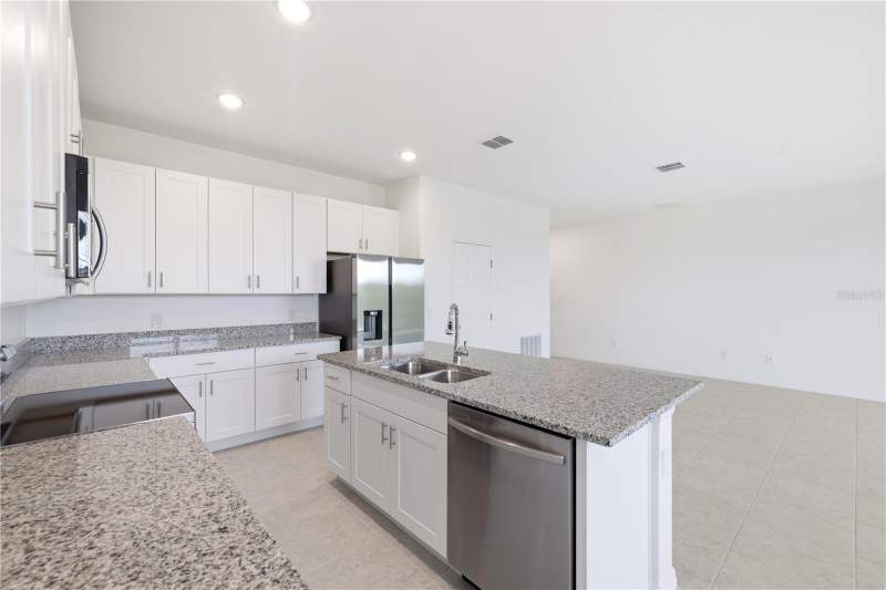 4 bedroom Single Family Residence at 218 Tarpon Bay Boulevard, Tarpon Bay, Haines City — photo 3