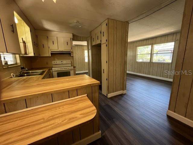 2 bedroom Mobile Home at 223 Peppertree Court, Forest The, Lake Mary — photo 5