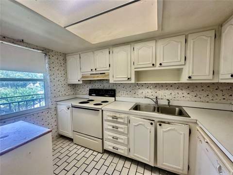 333 Lake Howard Drive #304B, Winter Haven FL - photo 6 of 6
