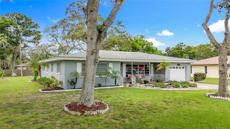 108 INDIAN ROCKS ROAD home for sale in Harbor Bluffs