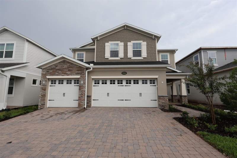 1314 HYDE STREET home for sale in Center Lake On The Park