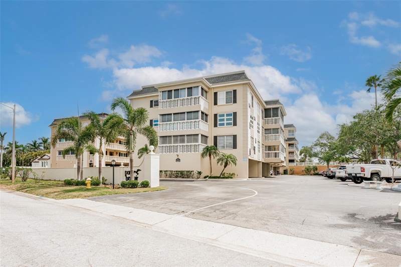 2 bedroom Condominium at 147 Bluff View Drive #206, Port Belleair 2 Condo, Belleair Bluffs — photo 2