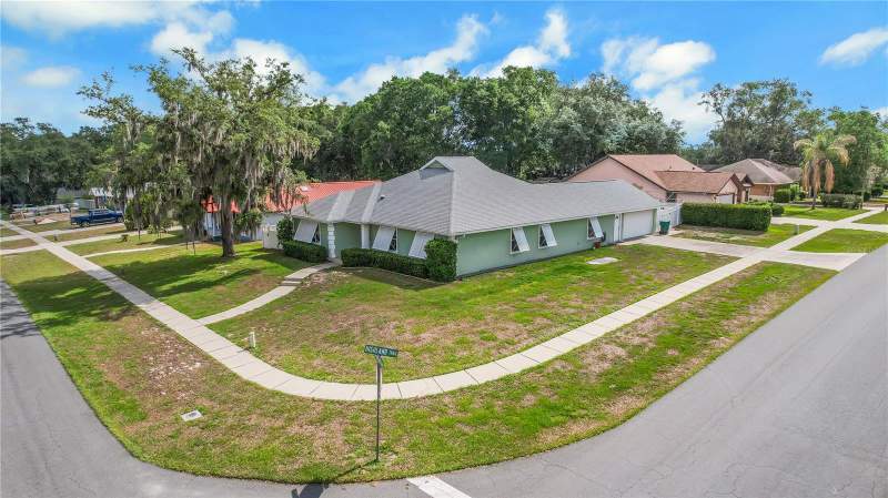 4 bedroom Single Family Residence at 317 Woodland Trail, Lady Lake Baggett Estates, Lady Lake — photo 2
