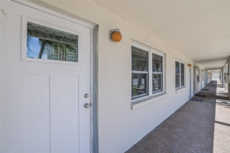 1 bedroom Condominium at 4565 Duhme Road #102, Madrigal Apts Unit 1 Condo, St Petersburg — photo 2