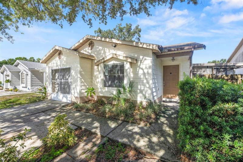 3 bedroom Single Family Residence at 13427 Laraway Drive, Summerfield Village II Tr 5, Riverview — photo 2