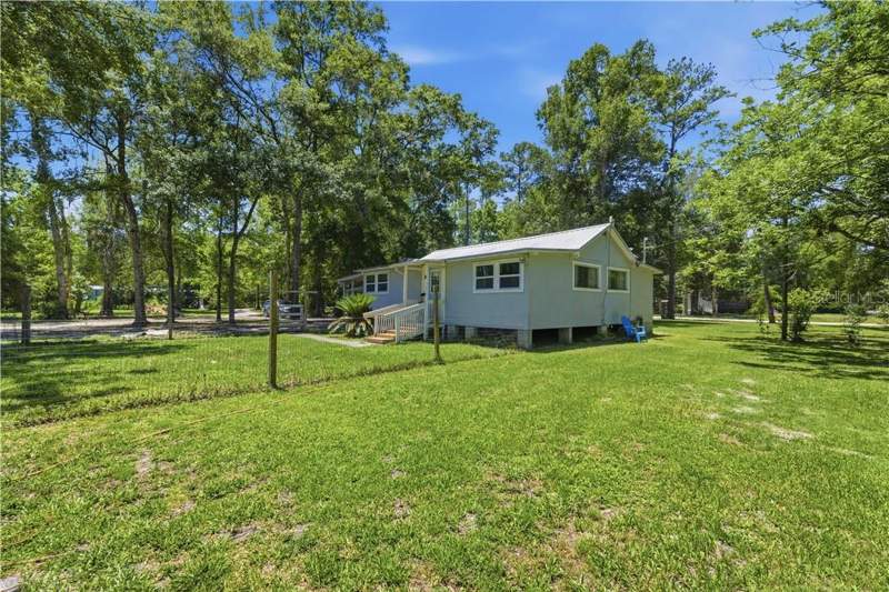 2 bedroom Single Family Residence at 17631 SE 37th Avenue, Inglis, Inglis — photo 4