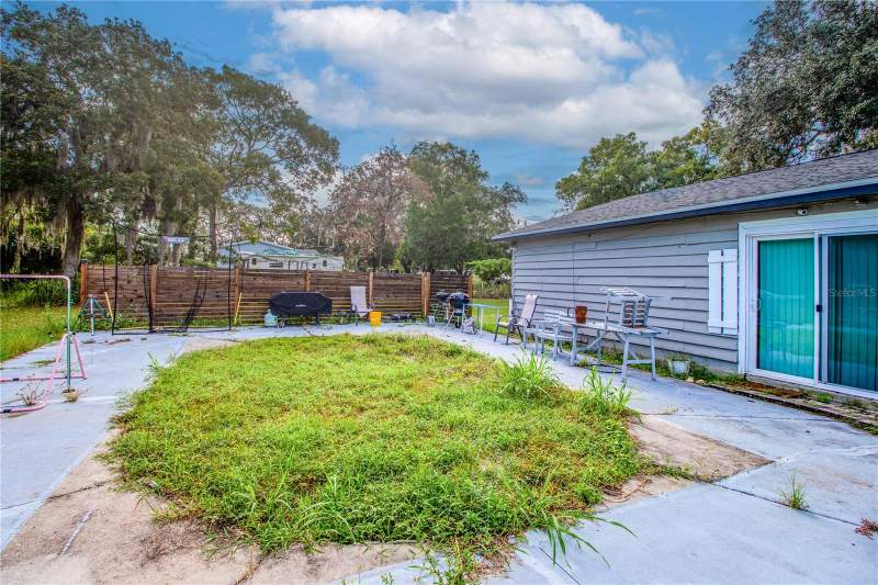 2 bedroom Manufactured Home at 10039 May Gold Lane, Spring Hill, Spring Hill — photo 4