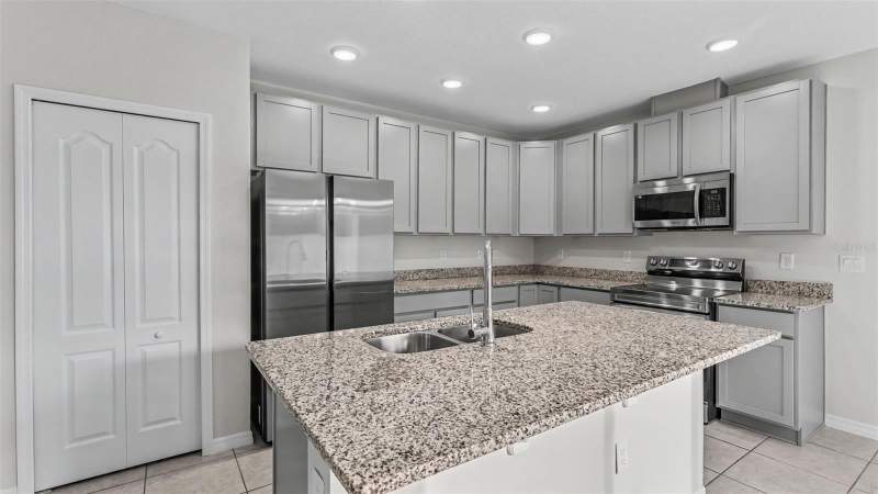 3 bedroom Single Family Residence at 4925 JACKSON STREET, JACKSON LANDING, WINTER HAVEN — photo 2