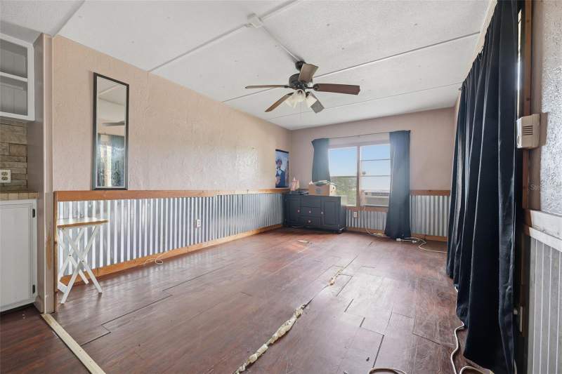 2 bedroom Mobile Home at 35012 Glosson Circle, Zephyrhills Colony Company, Zephyrhills — photo 2