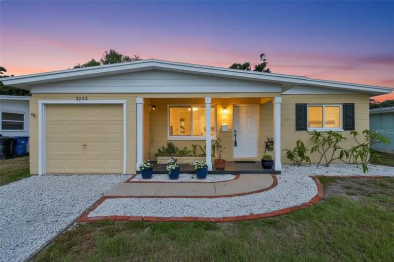 2 bedroom Single Family Residence at 3242 Kingston Street, Golden Crest, St Petersburg — photo 2
