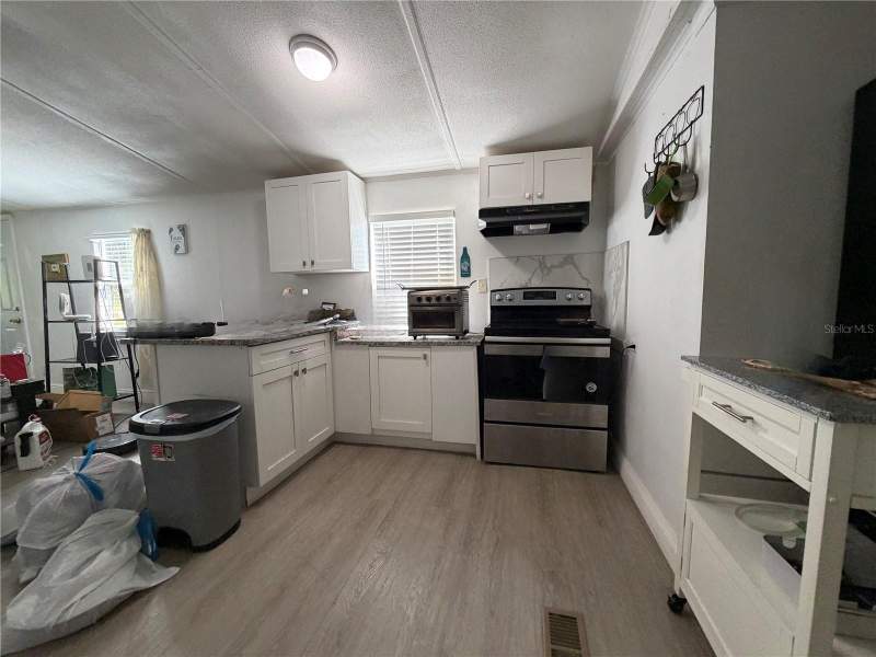 2 bedroom Manufactured Home at 17327 Trojantown Drive, Trojan Town, Spring Hill — photo 4