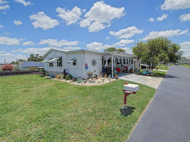 2 bedroom Manufactured Home at 37513 Campo Avenue, Spanish Trails West Residential Cooperative, Zephyrhills — photo 2