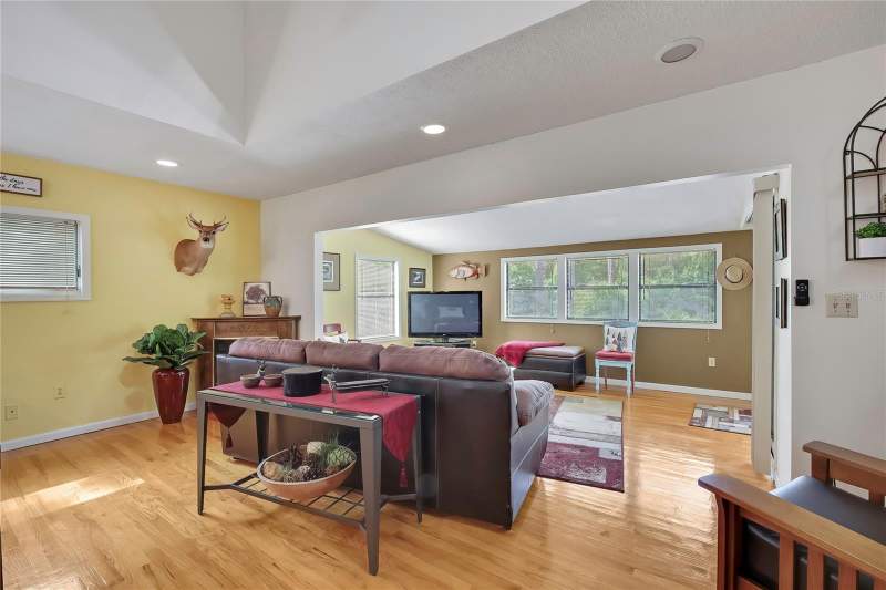 2 bedroom Single Family Residence at 9160 W Kingston Drive, Halls River Estates, Homosassa — photo 2