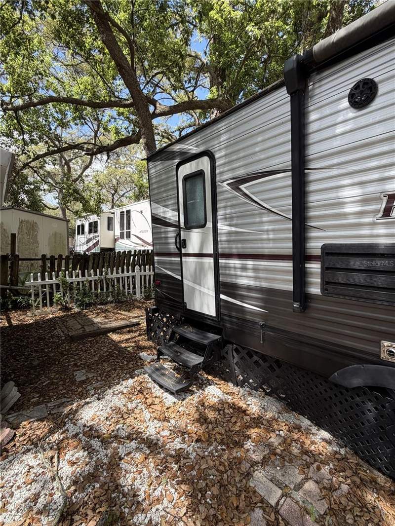1 bedroom Manufactured Home at 3000 Clarcona Road #743, Yogi Bears Jellystone Park 2A Co, Apopka — photo 3