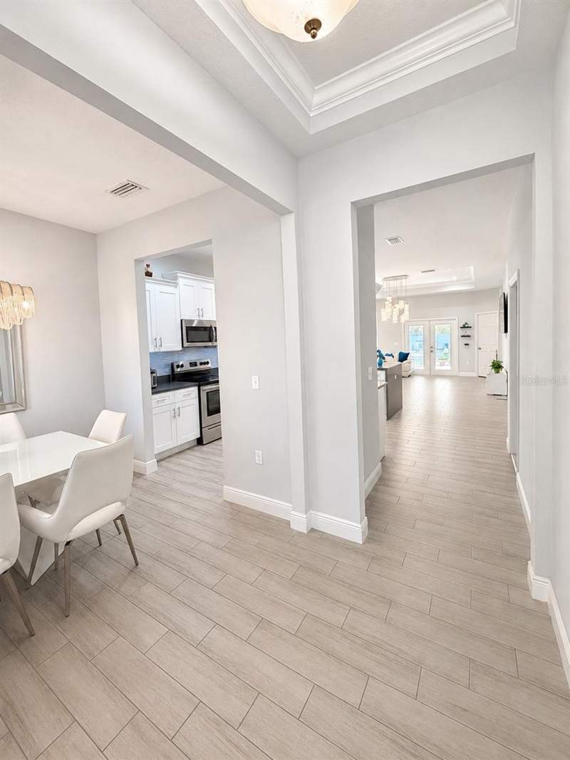 4 bedroom Single Family Residence at 4293 W Humphrey Street, Tampa, Tampa — photo 5
