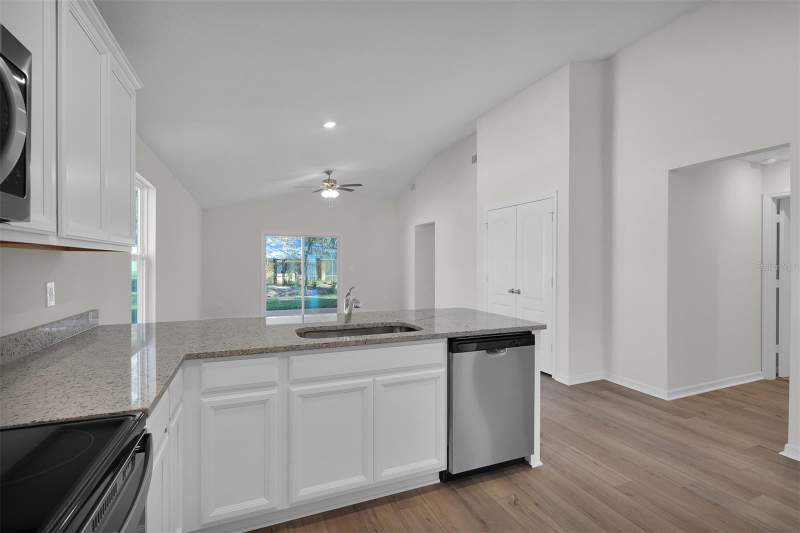 4 bedroom Single Family Residence at 2438 SW 170th Loop, Marion Oaks #4, Ocala — photo 4