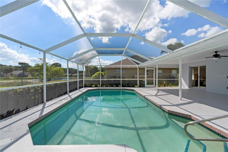 3 bedroom Single Family Residence at 5628 Cynthia Lane, Deer Hollow, Sarasota — photo 2