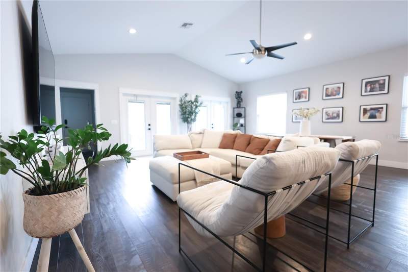 4 bedroom Single Family Residence at 655 12th Avenue, Easterbrook, St Petersburg — photo 4