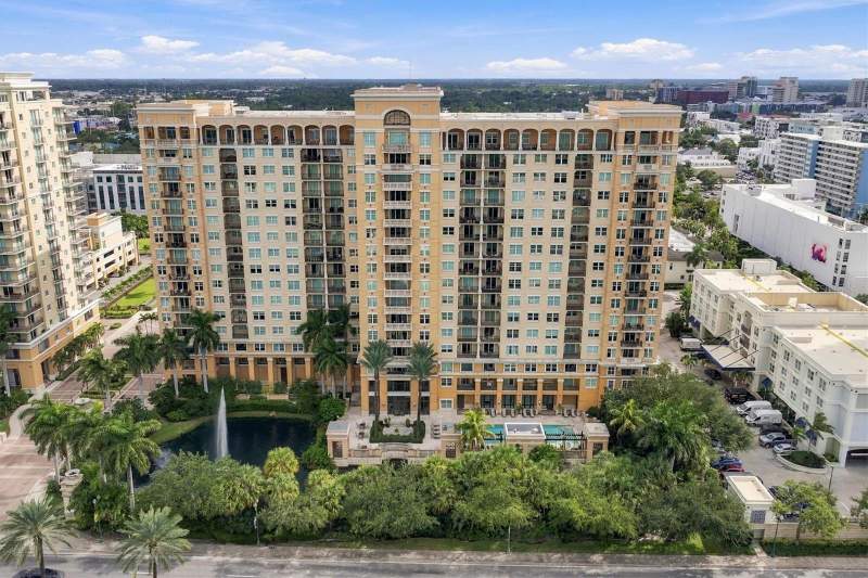 1 bedroom Condominium at 750 N Tamiami Trail #1115, Renaissance 1, Sarasota — photo 2