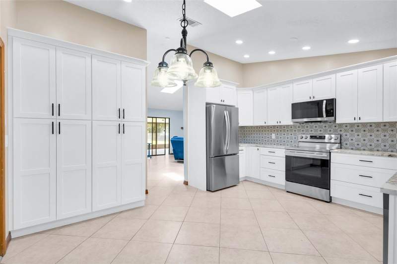 4 bedroom Single Family Residence at 2805 Lake Tohopekaliga Boulevard, Pleasant Hill Lakes Unit 1, Kissimmee — photo 4
