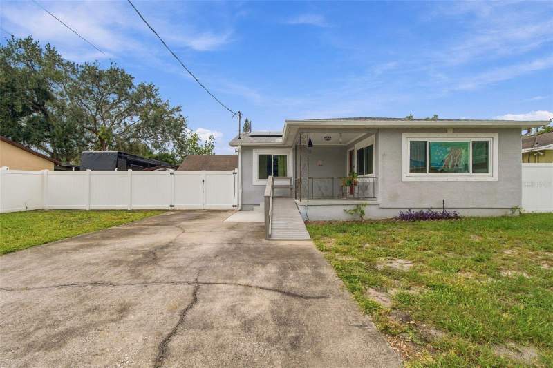 4 bedroom Single Family Residence at 2908 W Arch Street, West Naples, Tampa — photo 2