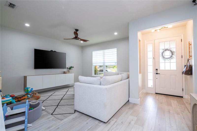 3 bedroom Townhouse at 11861 Vermillion Avenue, Windermere Trls Prcl 3, Windermere — photo 5