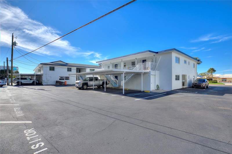 2 bedroom Condominium at 4300 37th Street #4, Maximo Harbour Condo, St Petersburg — photo 4