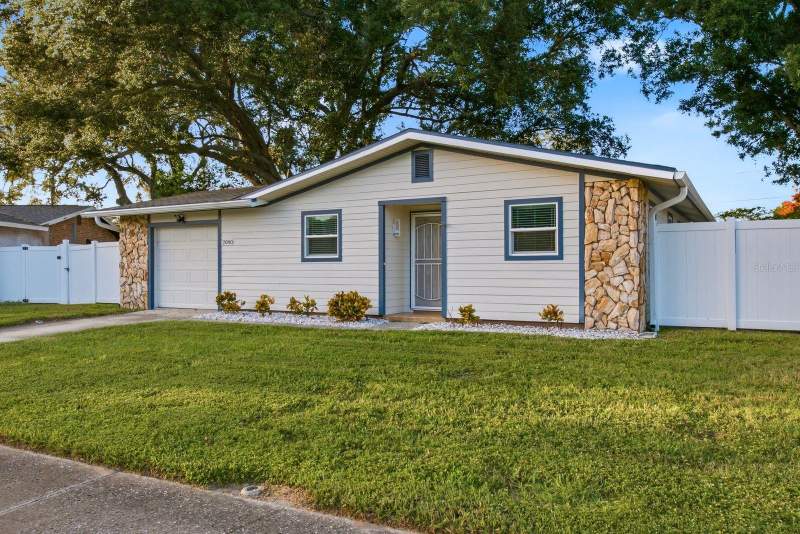 2 bedroom Single Family Residence at 2080 Butternut Circle, Charter Oaks, Clearwater — photo 2