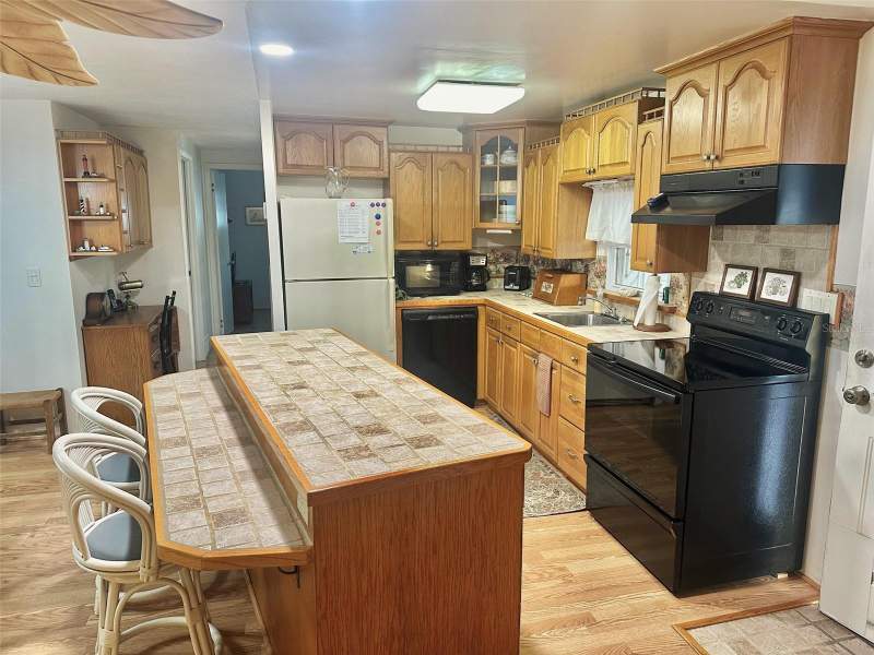 2 bedroom Mobile Home at 11211 101st Street #93, Lake Seminole Resort North M/H Unrec, Largo — photo 4