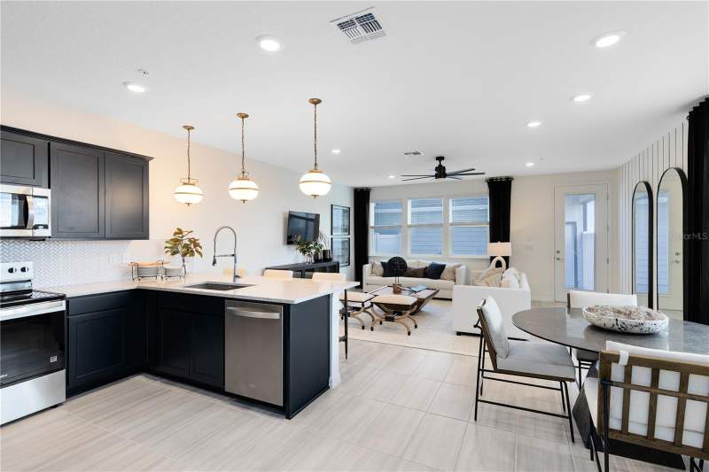 4 bedroom Townhouse at 10106 Hadley Street, Everbe, Orlando — photo 5