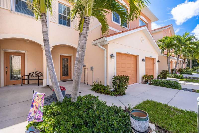3 bedroom Townhouse at 10160 Via Colomba Circle, Marbella/Cypress Ph 2, Fort Myers — photo 2