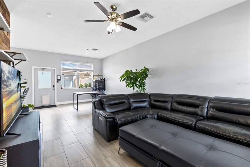 3 bedroom Townhouse at 6187 Chapledale Drive, Lee Vista Square, Orlando — photo 3