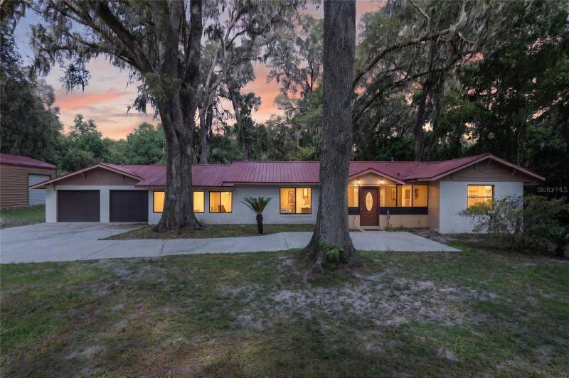 4 bedroom Single Family Residence at 18741 N US Highway 301, Citra, Citra — photo 4
