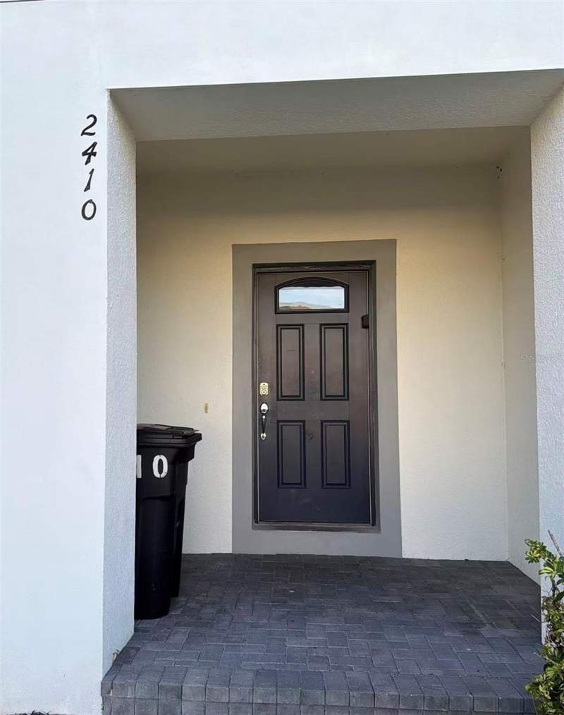 5 bedroom Townhouse at 2410 Tangier Drive, Windsor At Westside Ph 3, Kissimmee — photo 2