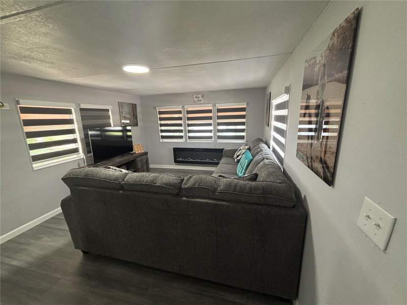 2 bedroom Mobile Home at 6141 SW 57th Court, Bahia Oaks Un 01, Ocala — photo 2