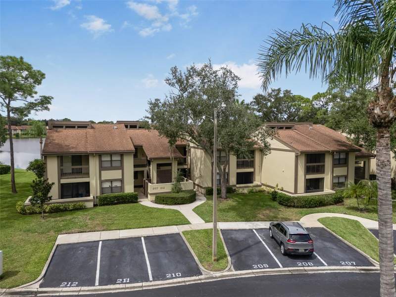 2 bedroom Condominium at 210 Woodlake Wynde, East Lake Woodlands Woodlake Run, Oldsmar — photo 2